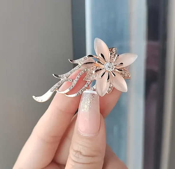 ✨ Broche Fleur Cristal Élégance Éternelle ✨