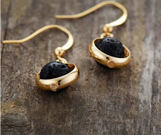 🔥 Boucles d’Oreilles Dorées “Volcano Chic” – Pierre de Lave Naturelle (4 cm)