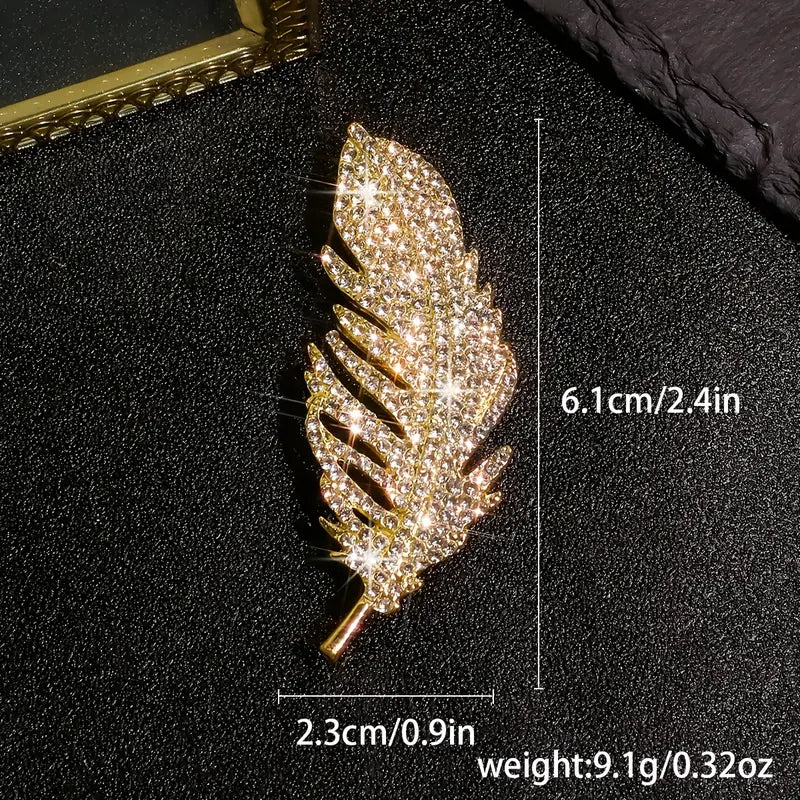 Broche de Luxe Baroque en Strass — Plume Dorée Élégante | Broche Manteau Unisexe