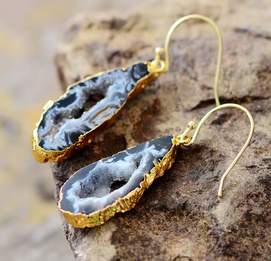 ✨ Boucles d’Oreilles Bohème “Black Druzy Shine” – Pierre Naturelle & Finition
