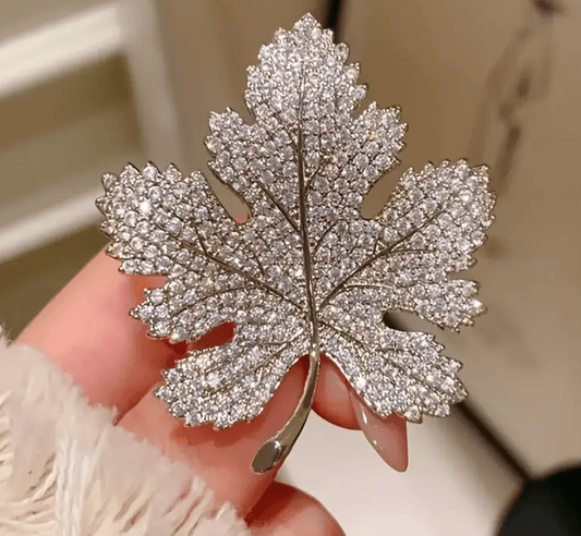 ✨ Broche Feuille Cristalline – Élégance Dorée & Argentée ✨