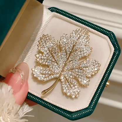 ✨ Broche Feuille Cristalline – Élégance Dorée & Argentée ✨