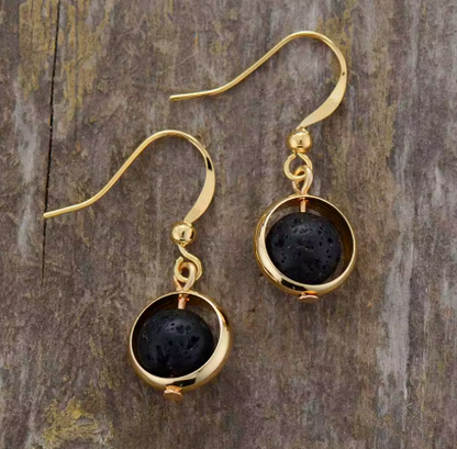 🔥 Boucles d’Oreilles Dorées “Volcano Chic” – Pierre de Lave Naturelle (4 cm)