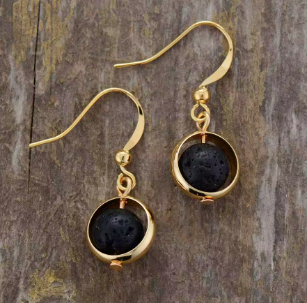 🔥 Boucles d’Oreilles Dorées “Volcano Chic” – Pierre de Lave Naturelle (4 cm)